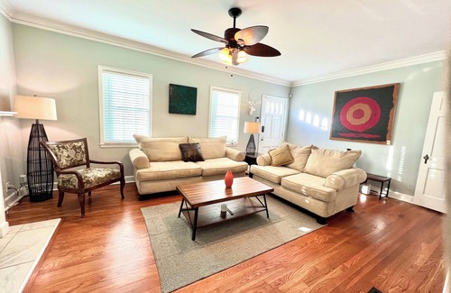 Jefferson Park House | Charming 3-bedroom house with AC and WiFi in enjoyable East Point