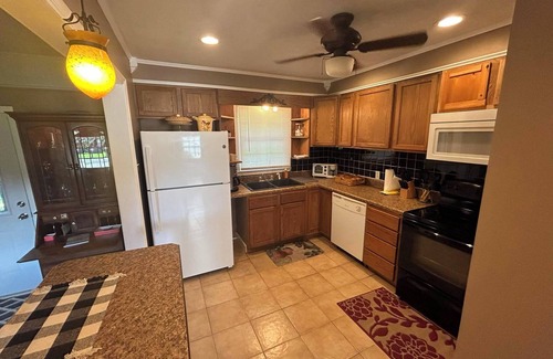 Enterprise House | Charming 3-bedroom house with AC and WiFi in lovely Enterprise.