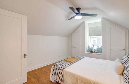 Fort Worth Cultural District House | Charming 3-bedroom house steps away from Dickies Arena & William Rogers!