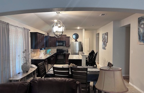 Fort Worth House | Charming 3-bedroom house with AC and WiFi in awesome town of Fort Worth