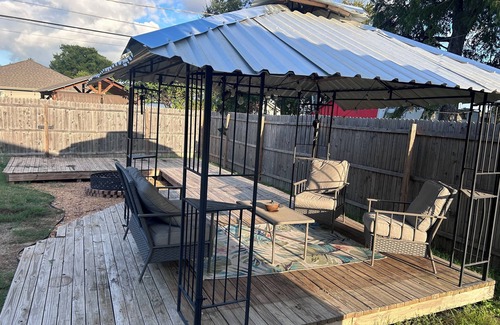 Fort Worth House | Charming 3-bedroom house with AC and WiFi in awesome town of Fort Worth