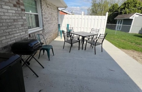 Greenville House | Charming 3-bedroom house with AC, WiFi in Greenville