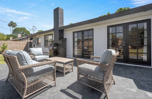 Canoga Park House | Charming 3-bedroom house in marvelous Los Angeles with AC