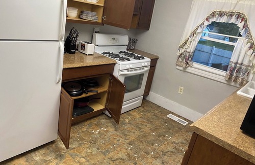 Wilder Park House | Charming 3-bedroom house with WiFi, AC in lovely Louisville