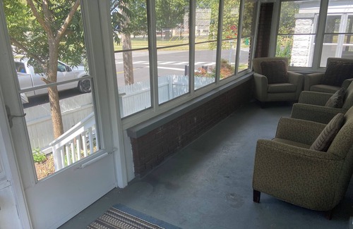 Wilder Park House | Charming 3-bedroom house with WiFi, AC in lovely Louisville