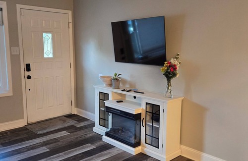 Buechel House | Charming 3-bedroom house with AC and WiFi in Louisville