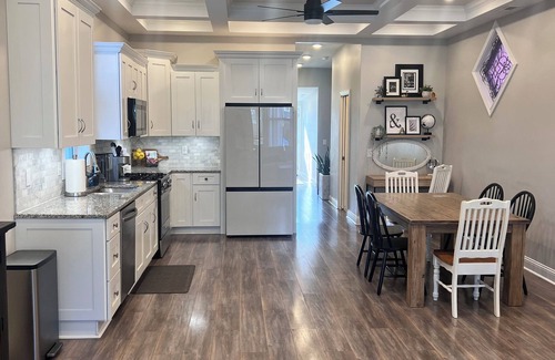Shelby Park House | Charming 3-bedroom house in delightful Louisville with beautiful flower garden