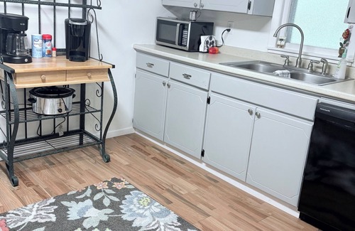 Marshfield House | Charming 3-bedroom house near downtown Marshfield
