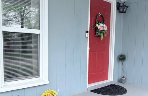 Marshfield House | Charming 3-bedroom house near downtown Marshfield
