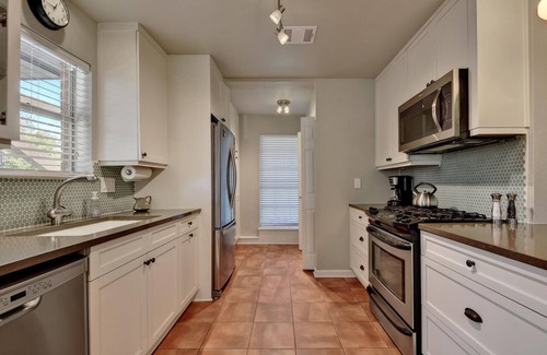 Martindale House | Charming 3-bedroom house on San Marcos River in Martindale