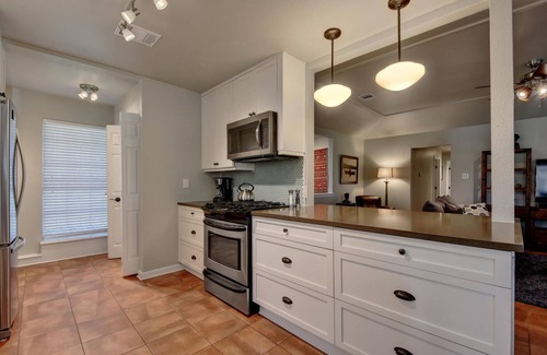 Martindale House | Charming 3-bedroom house on San Marcos River in Martindale