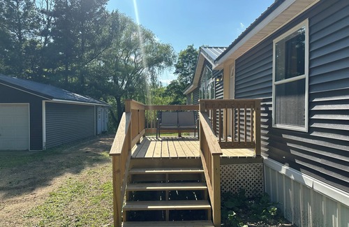 Stitzer House | Charming 3-bedroom house with WiFi, AC in Mount Hope countryside.