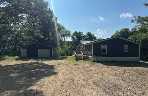 Stitzer House | Charming 3-bedroom house with WiFi, AC in Mount Hope countryside.