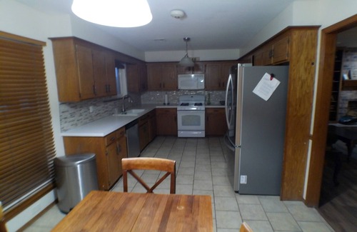 Ponca City House | Charming 3-bedroom house with WiFi , AC and Jacuzzi in Ponca City