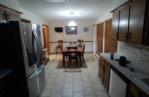 Ponca City House | Charming 3-bedroom house with WiFi , AC and Jacuzzi in Ponca City