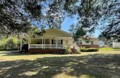 Rockingham House | Charming 3-bedroom house with AC and WiFi in peaceful Rockingham