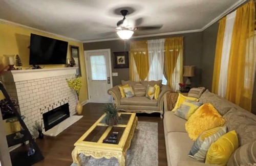 Rockingham House | Charming 3-bedroom house with AC and WiFi in peaceful Rockingham