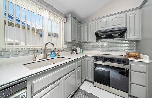 Seal Beach House | Charming 3-bedroom house with AC and WiFi in brilliant Seal Beach
