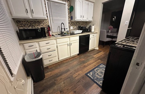 Southfield House | Charming 3-bedroom house with WiFi in welcoming Southfield