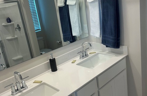 Statesville House | Charming 3-bedroom Home with WiFi, AC in serene Statesville