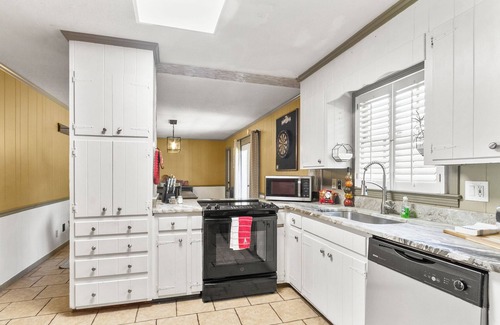 Forest Lake House | Charming 3-bedroom house in fabulous Tuscaloosa!