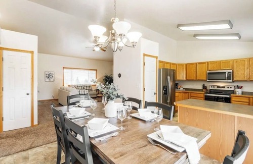 Twin Falls House | Charming 3-bedroom house in Twin Falls with King beds, BBQ grill
