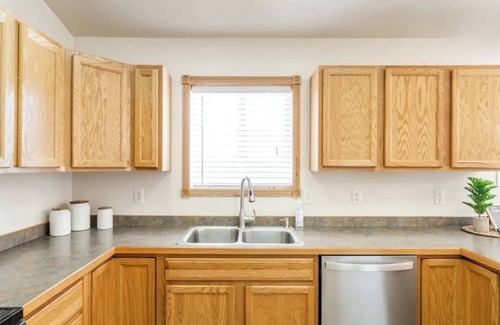 Twin Falls House | Charming 3-bedroom house in Twin Falls with King beds, BBQ grill