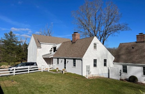 Washington House | Charming 3-bedroom house in delightful Washington w/WiFi, AC, amazing grounds.
