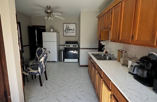 West Allis House | Charming 3-bedroom house with AC and WiFi in West Allis perfect for pets& family