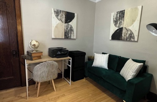 West Allis House | Charming 3-bedroom house with AC and WiFi in West Allis perfect for pets& family