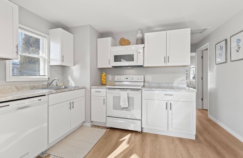 West Allis House | Charming 3-bedroom house in enjoyable West Allis with WiFi, AC