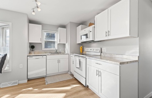West Allis House | Charming 3-bedroom house in enjoyable West Allis with WiFi, AC