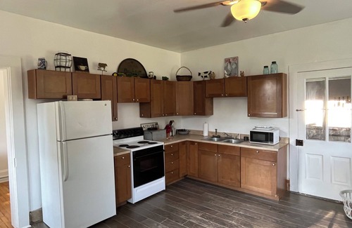 Winchester House | Charming 3-bedroom house in Winchester with WiFi and AC