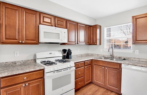 Dale City House | Charming 3-Bedroom House with Large Fenced Backyard & Prime Location