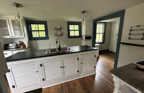 Chesterland House | Charming 3-bedroom historic house with AC and WiFi in lovely Chardon