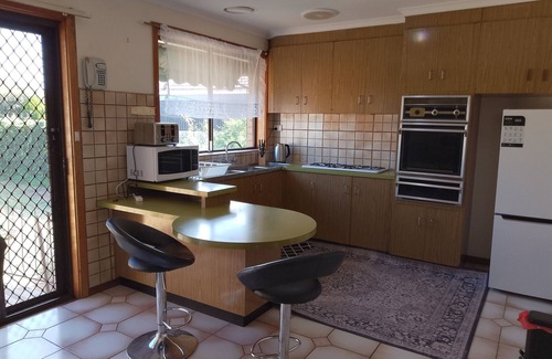 Werribee South House | Charming 3-Bedroom Holiday Home Near Tourist Attractions