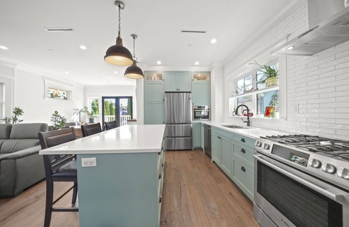 Kitsilano House | Charming 3-bedroom home with WiFi + AC in Vancouver’s Kitsilano; Sleeps up to 8