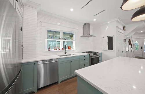 Kitsilano House | Charming 3-bedroom home with WiFi + AC in Vancouver’s Kitsilano; Sleeps up to 8