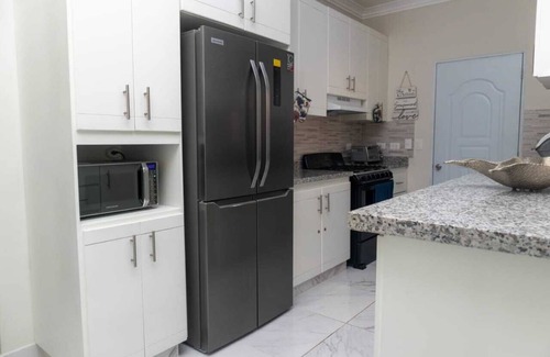 Residencial ROMANA House | Charming 3-bedroom house in La Romana with AC, WiFi
