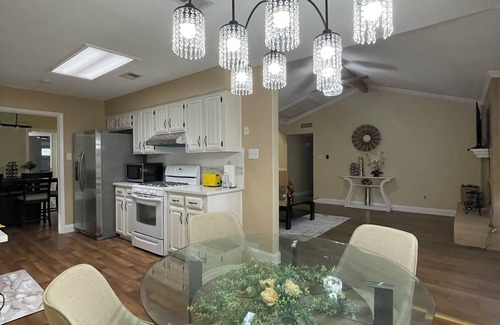 South Arlington House | Charming 3-bedroom house in peaceful Arlington with WiFi, AC