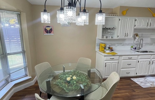 South Arlington House | Charming 3-bedroom house in peaceful Arlington with WiFi, AC