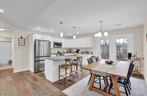 Bardstown House | Charming 3-bedroom house in peaceful Bardstown with WiFi, AC