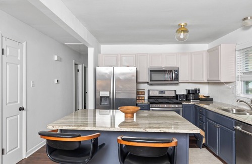 Charlotte House | Charming 3-bedroom house with WiFi and AC in delightful Charlotte