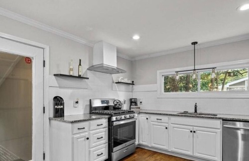 Charlotte House | Charming 3-bedroom house minutes from CLT airport & uptown and south end