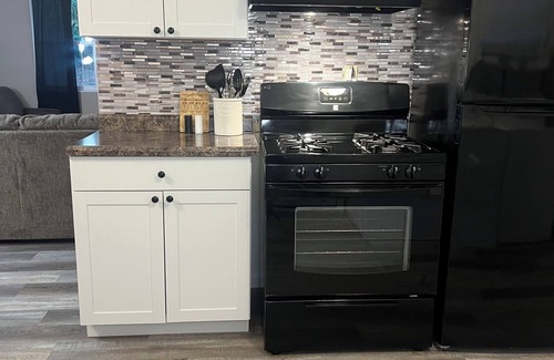 Davenport House | Charming 3-bedroom house with WiFi just 5 minutes from downtown!