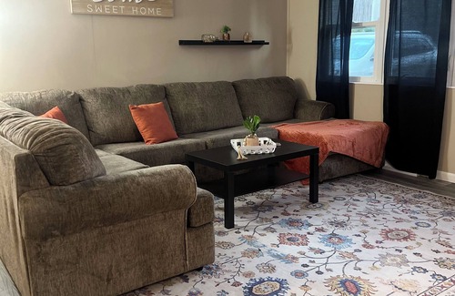 Davenport House | Charming 3-bedroom house with WiFi just 5 minutes from downtown!