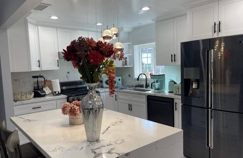 Fullerton House | Charming 3-bedroom house with AC and WiFi in welcoming Fullerton
