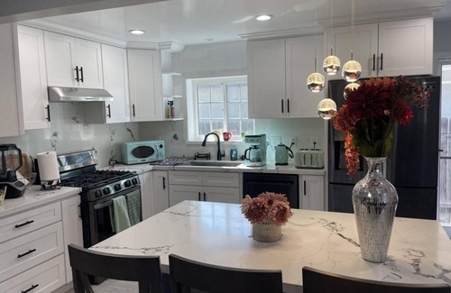 Fullerton House | Charming 3-bedroom house with AC and WiFi in welcoming Fullerton