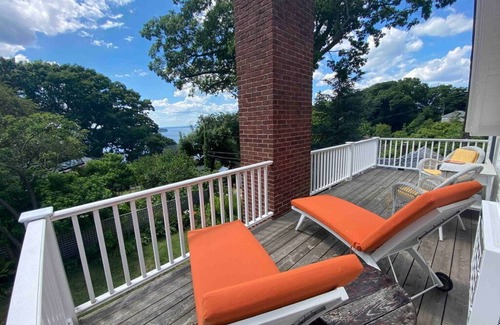 Glen Cove House | Charming 3-bedroom house, water views, beach access on the North Shore