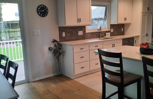 Bellevue House | Charming 3-bedroom house in Green Bay 14 mins from Lambeau Field!n
